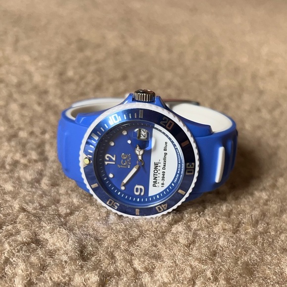 Pantone Ice Watch: 18-3949 Dazzling Blue - Picture 1 of 10